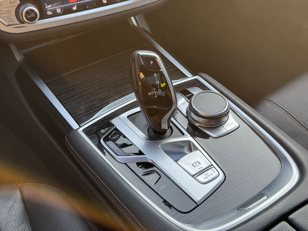 BMW 7 SERIES