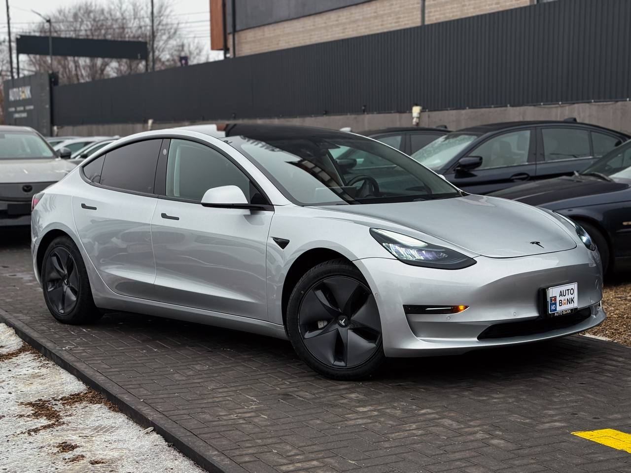 TESLA MODEL 3