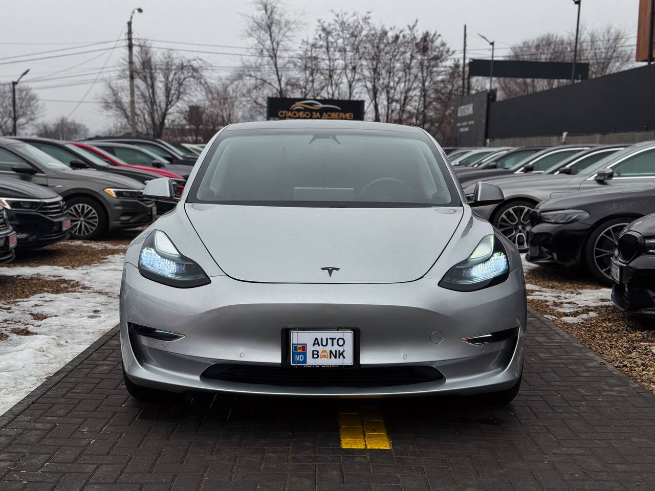 TESLA MODEL 3