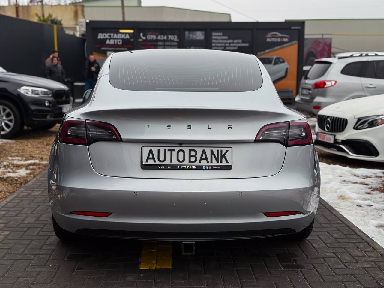 TESLA MODEL 3
