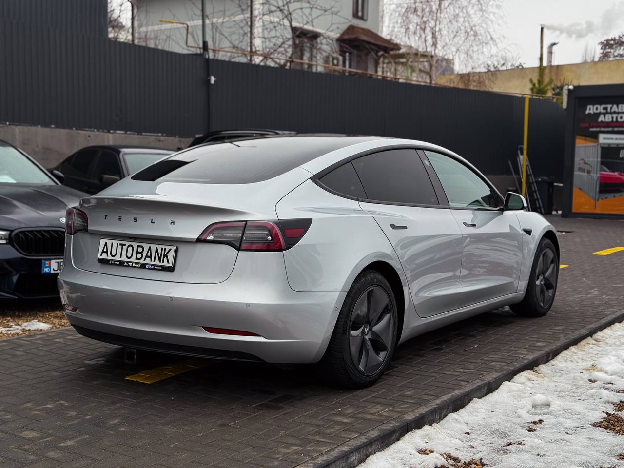 TESLA MODEL 3