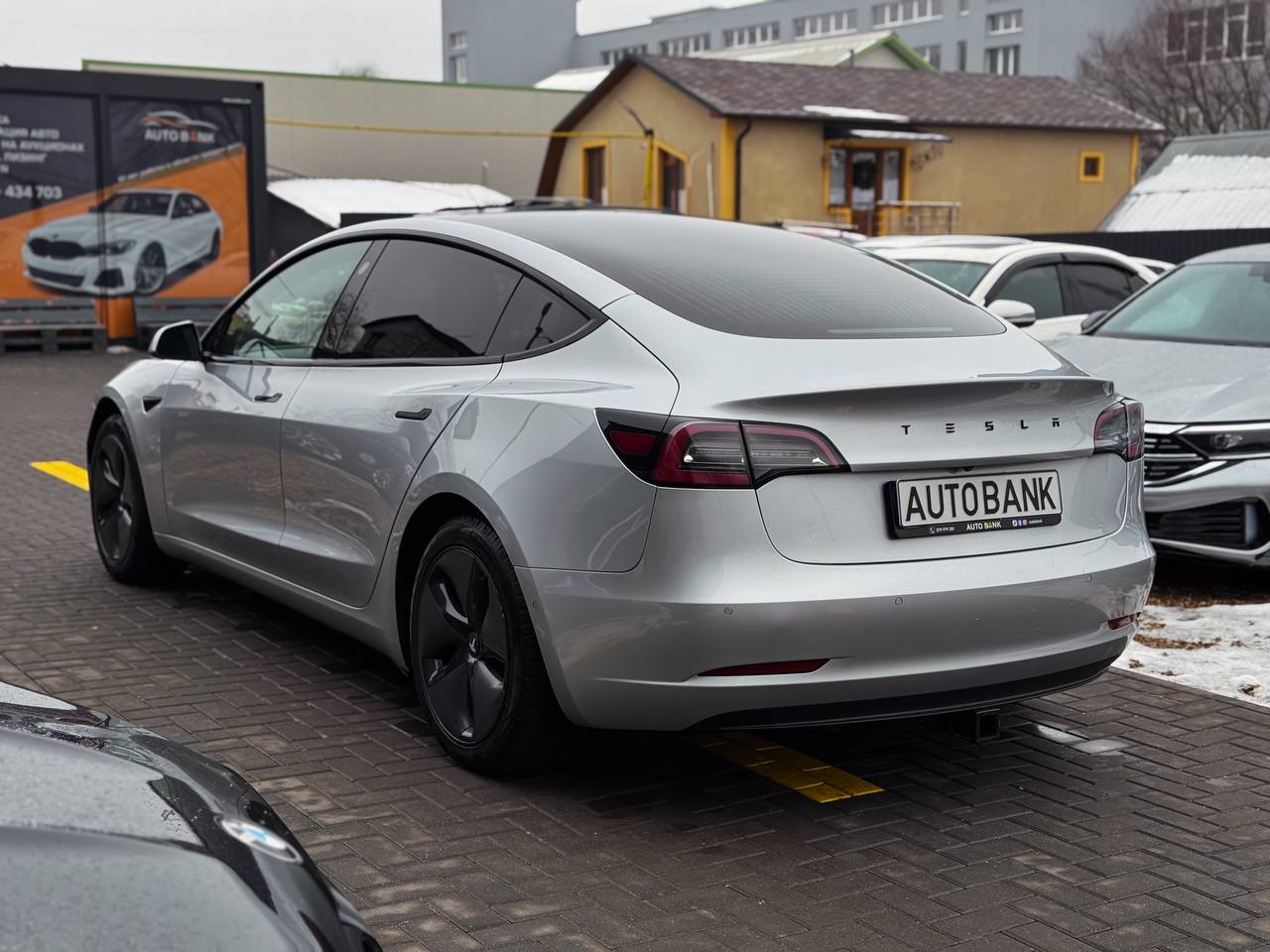 TESLA MODEL 3