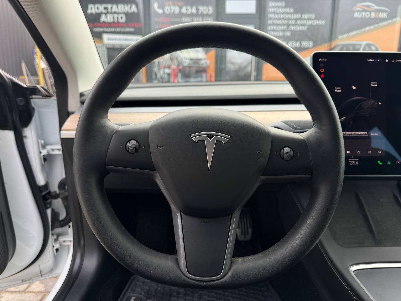 TESLA MODEL 3