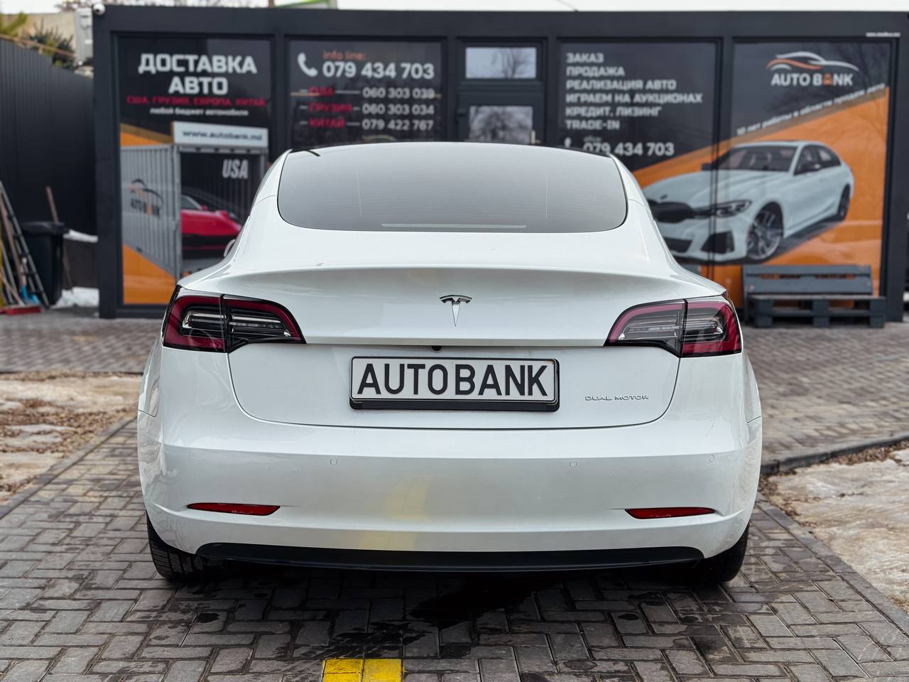 TESLA MODEL 3