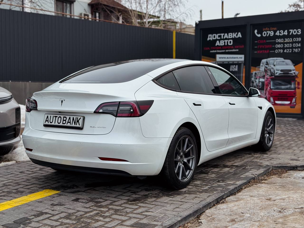 TESLA MODEL 3
