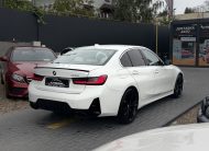 BMW 330 2019